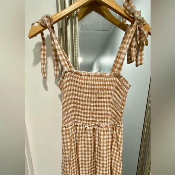 SHEIN: medium maxi dress with shoulder tie details - Picture 2 of 3